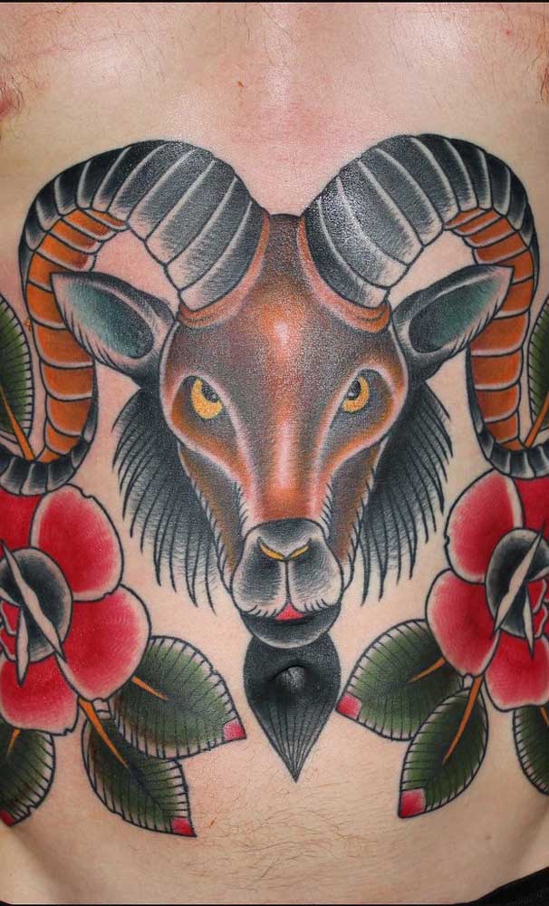 Você pode apostar na tatuagem na barriga com características coloridas.