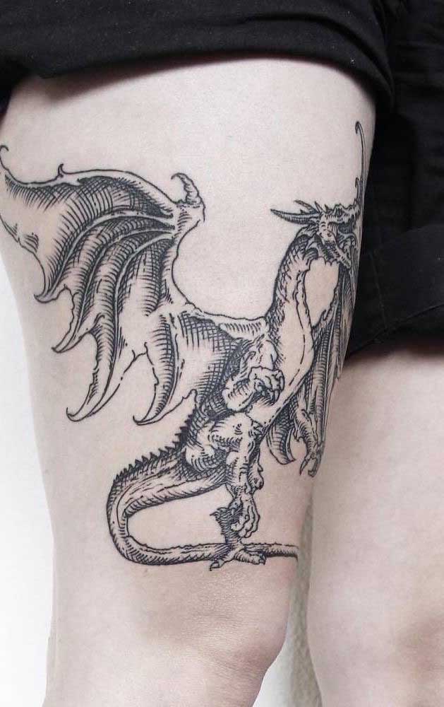 Um dragão enorme tatuado na coxa tem lá seu charme.