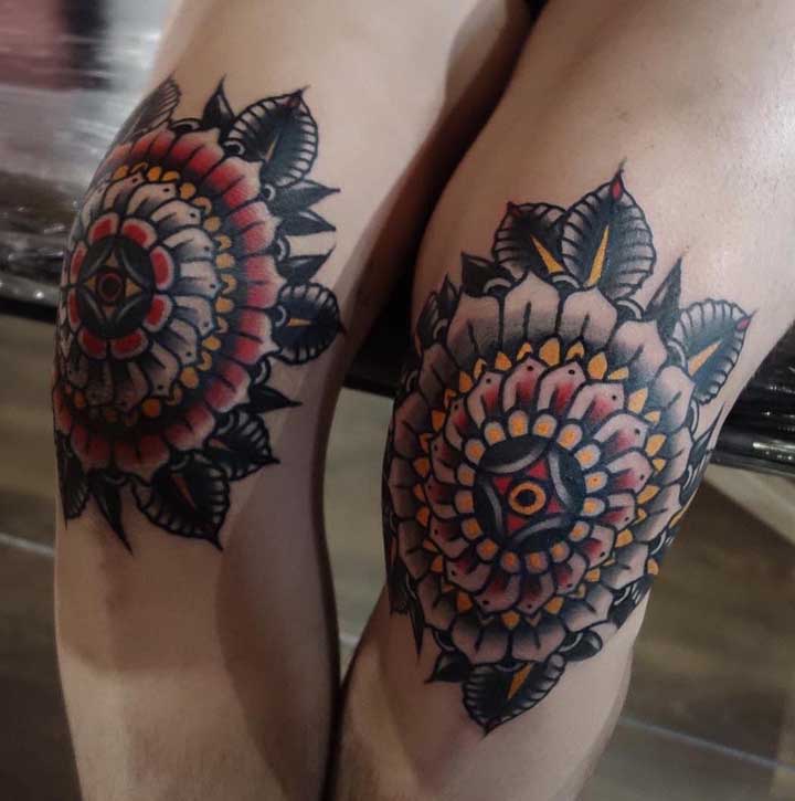 Ao invés de uma tatuagem old school, faça duas em cada perna.