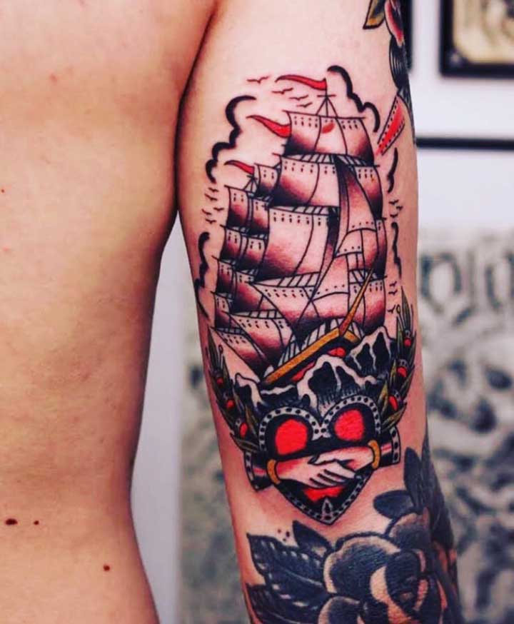 Olha que desenho de navio incrível para você se inspirar na hora de fazer a tatuagem old school.