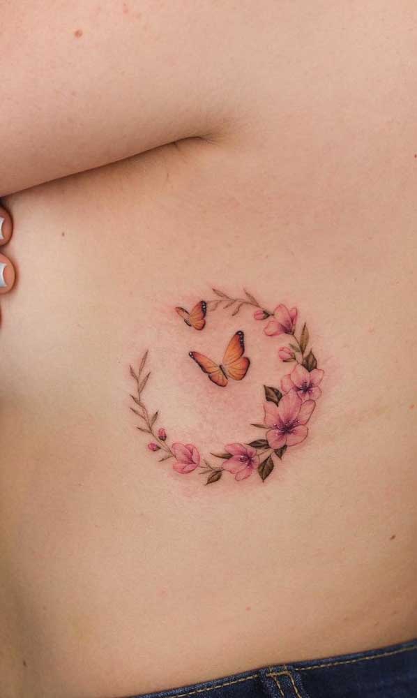 Tatuagem na costela feminina e super romântica 