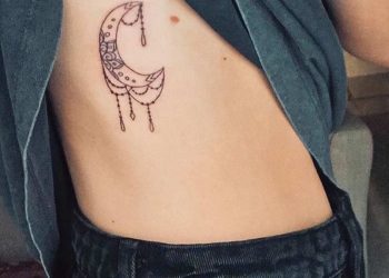 Tatuagem na costela: dói? significados, cuidados e muitas fotos incríveis