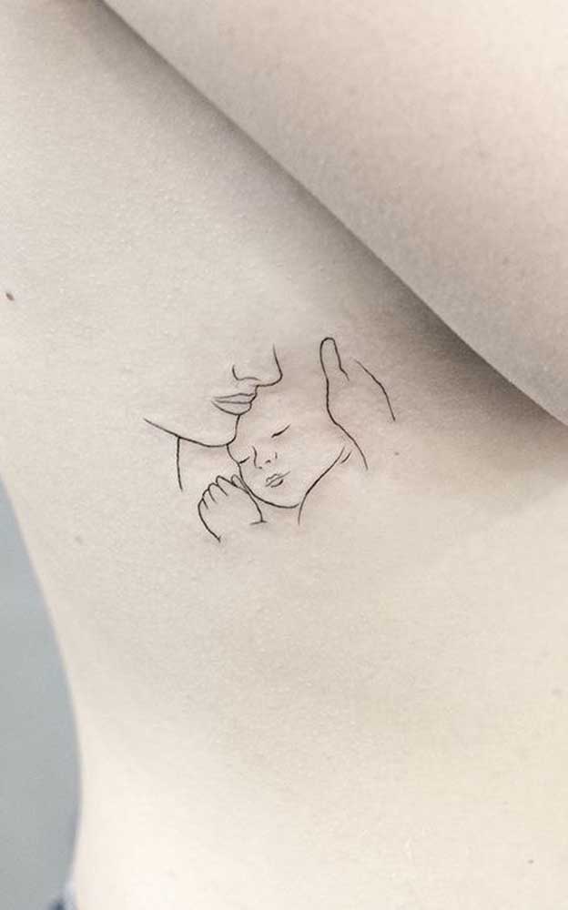 Tatuagem para filho delicada e minimalista