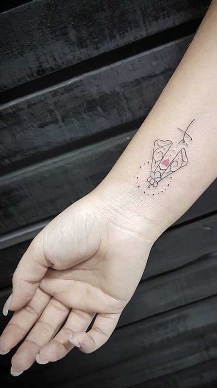 Tatuagem De Santa Veja O Significado Onde Tatuar E Fotos Inspiradoras