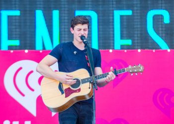 Confira as principais tatuagens do Shawn Mendes