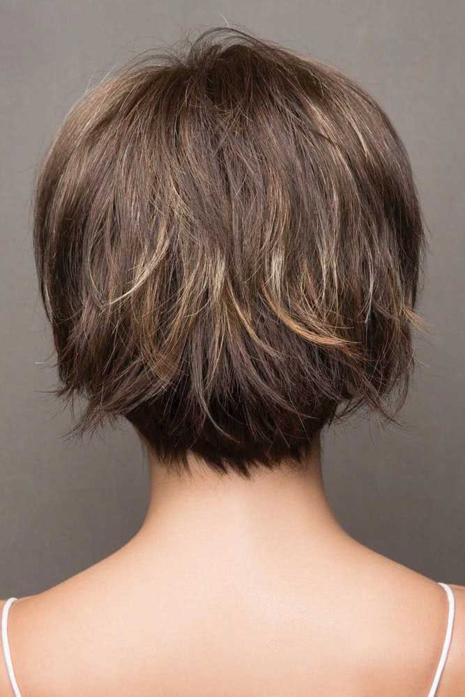 Outra opção é o corte chanel desfiado, que deixa as pontas desencontradas, perfeitas para um look moderno e fashionista.