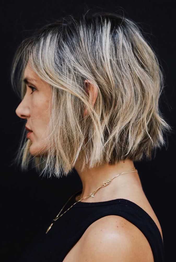 E se engana quem pensa que o corte chanel é destinado somente a quem tem cabelo liso, ele também fica incrível em cabelos ondulados!