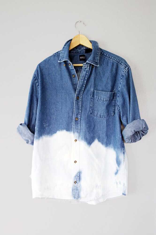 Customização de blusa jeans com água sanitária: simples e bonita