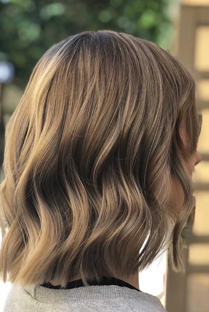 O long boba com ondas bem suaves feitas com babyliss é a garantia de um visual sofisticado e super charmoso.