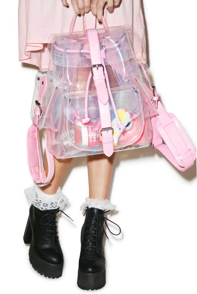 E que tal essa mochilinha feminina transparente com detalhes em rosa pastel super fofa?