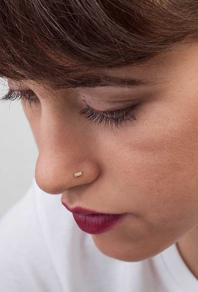 Piercing no nariz feminino e delicado (Imagem: Etsy)