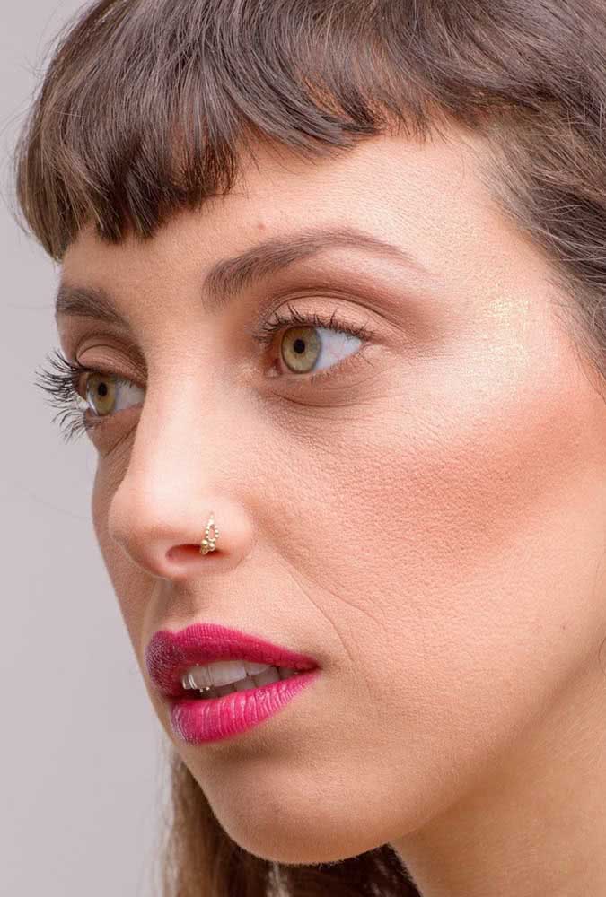 Piercing de argola na região do nostril: o preferido das mulheres 