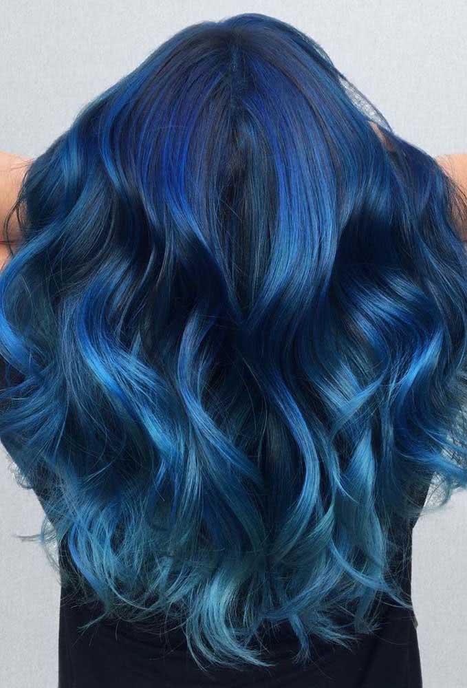 Cabelo azul escuro para arrasar!