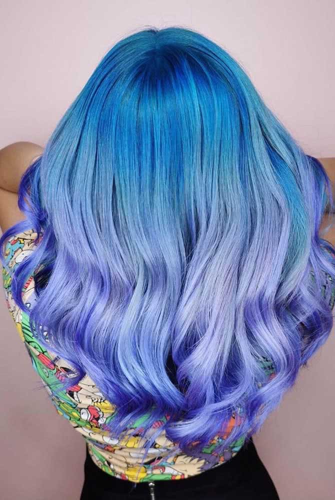 Cabelo azul da raiz as pontas!