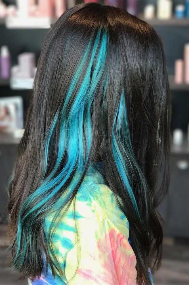 Cabelo azul discreto