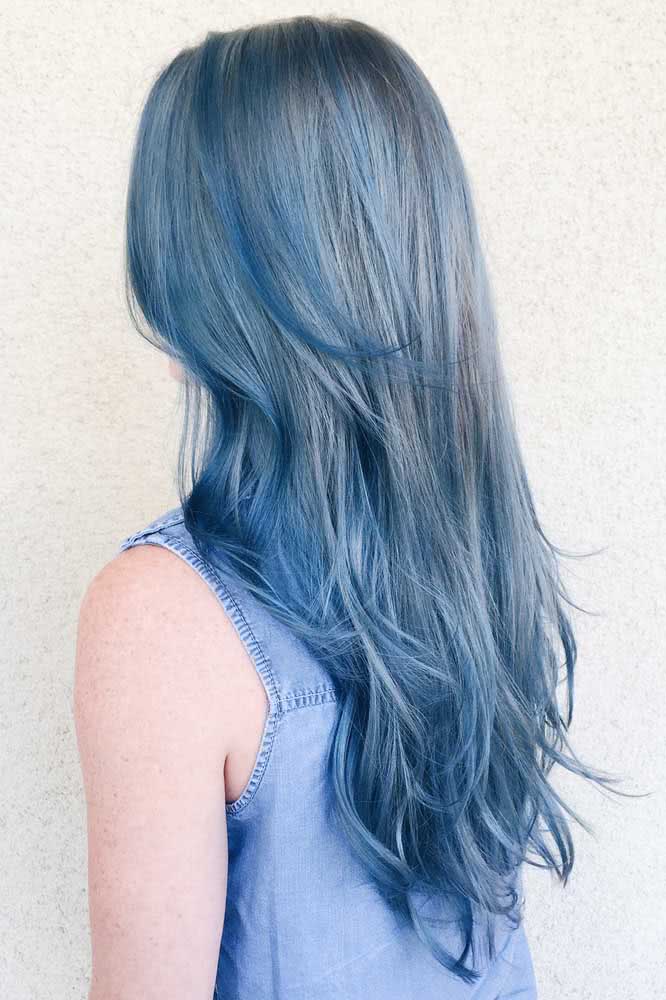 Cabelo azul longo e claro