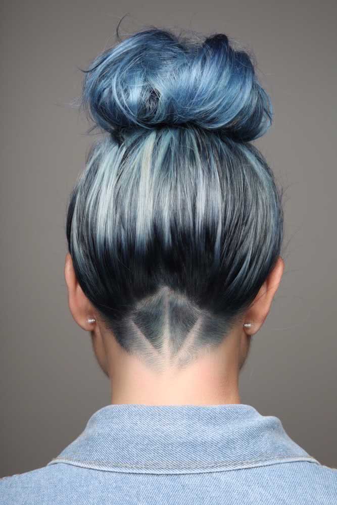 Cabelo azul com corte diferenciado