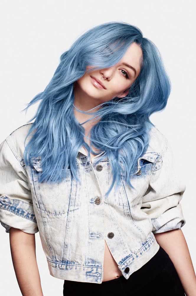 Cabelo azul pastel longo: delicado, mas ainda assim cheio de atitude