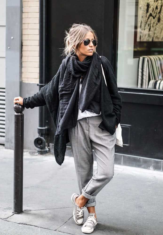 A calça boyfriend de alfaiataria não se limita ao guarda-roupa de trabalho, os looks casuais também ficam incríveis com ela!