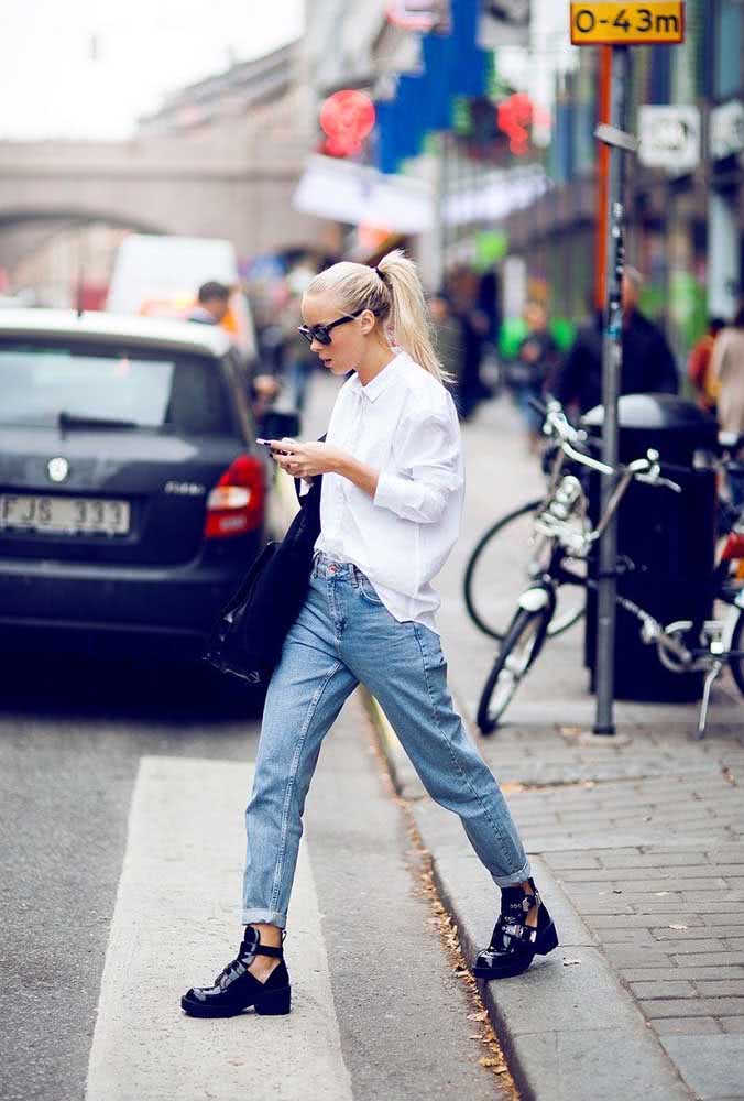 A calça boyfriend é sempre uma ótima pedida para um look profissional moderno, com muito estilo e praticidade. 