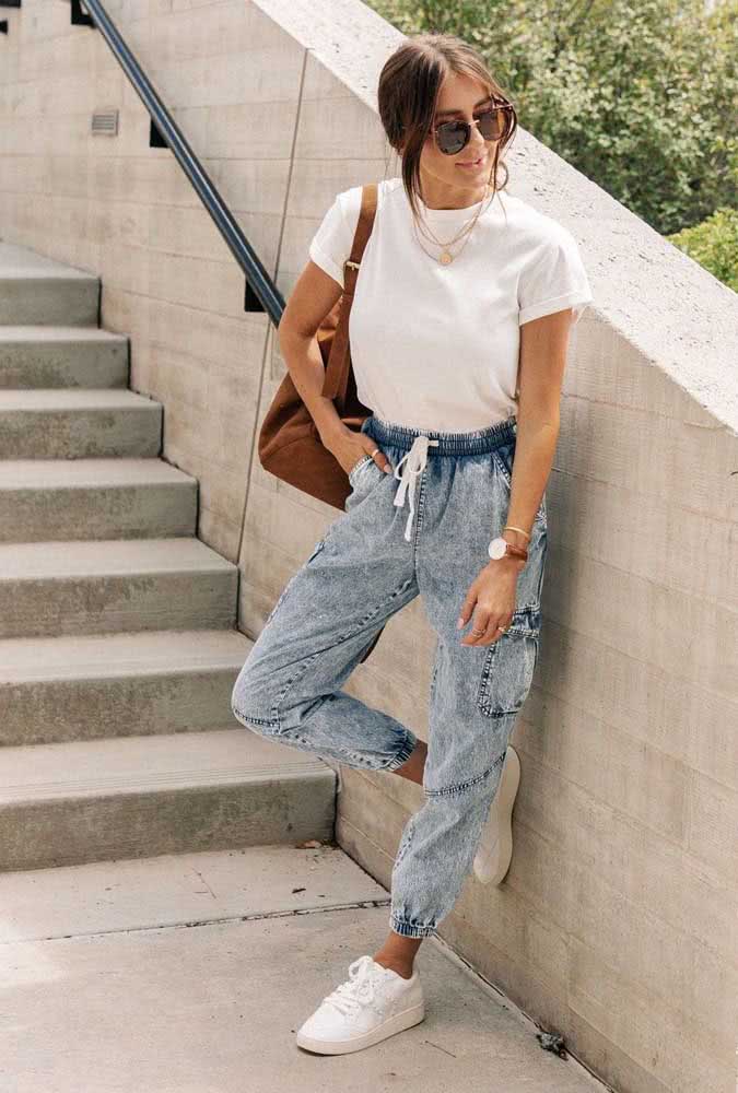 Calça jogger feminina jeans: uma combinação pra lá de estilosa e confortável 