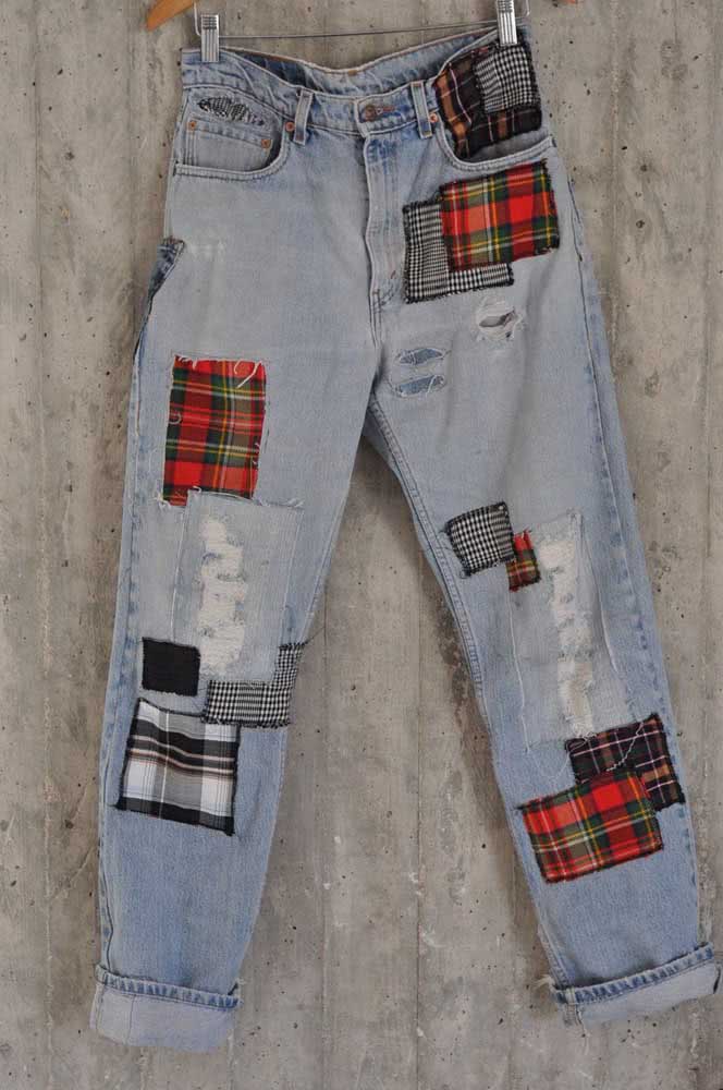 Customização de calça jeans masculina com retalhos xadrez