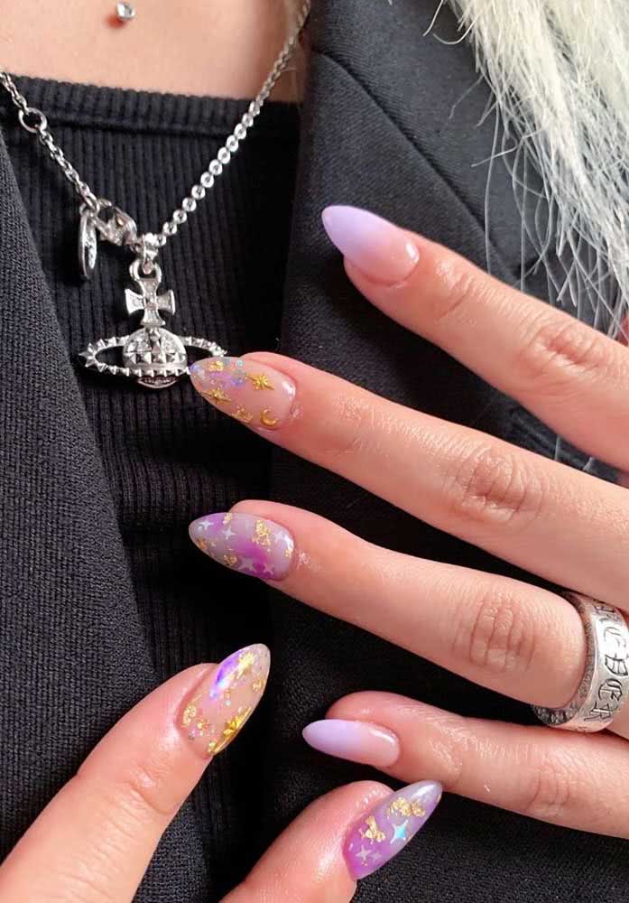 A graça das unhas transparentes