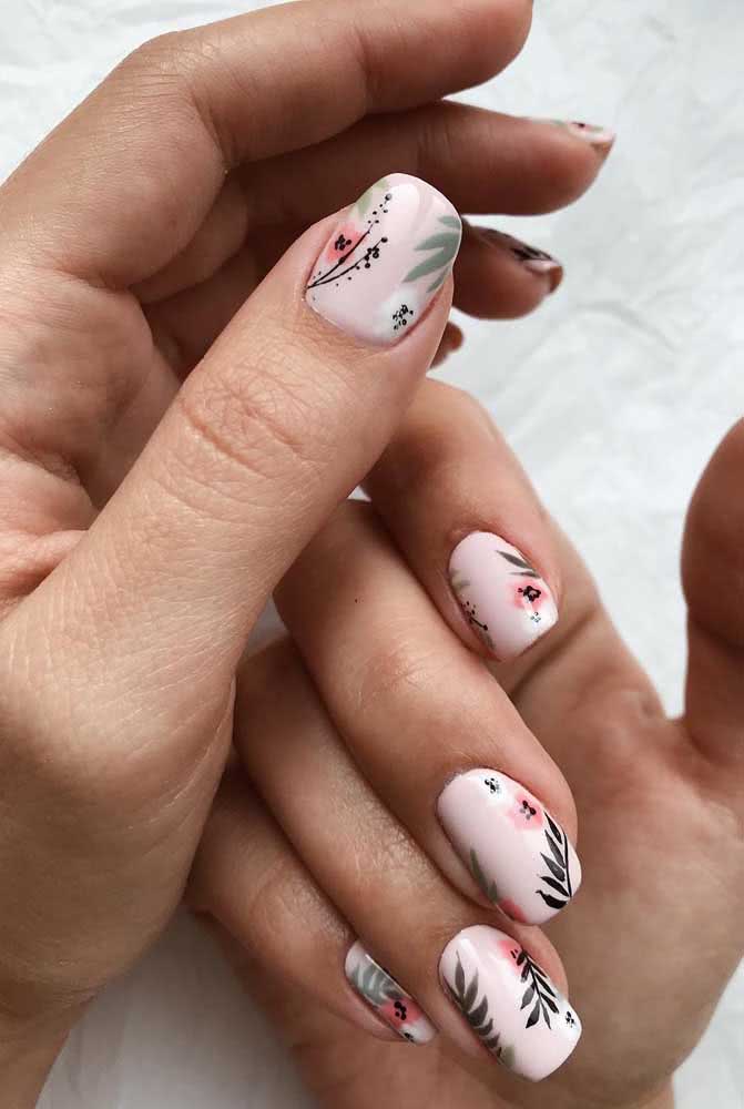 Unhas para o ano novo com estampa floral super fofa