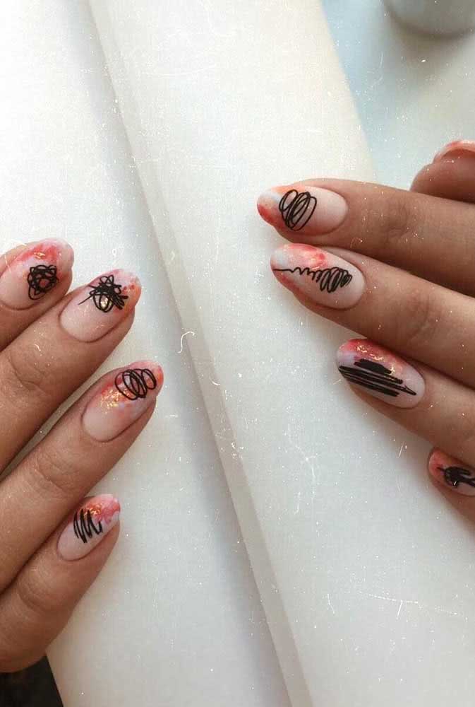 Unhas decoradas para o ano novo com leve toque de brilho