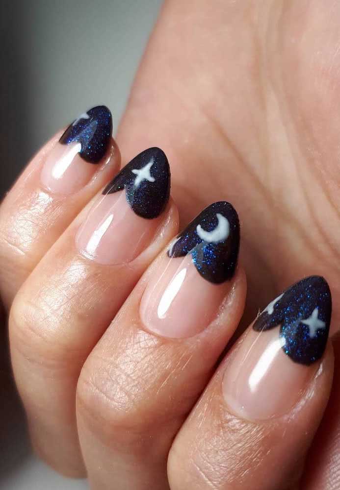 Unhas decoradas para o carnaval, mas só nas pontinhas