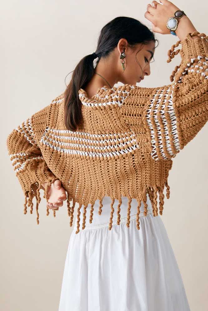 As blusas oversized estão com tudo na moda atualmente. Em crochê, elas trazem ainda mais personalidade e estilo para os seus looks.