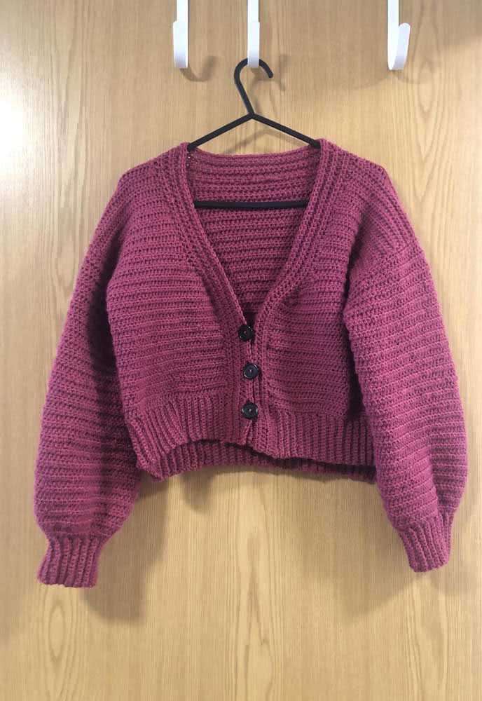 Dá uma olhada nesse bolero de crochê inspirado no visual dos clássicos (e amados) cardigans.