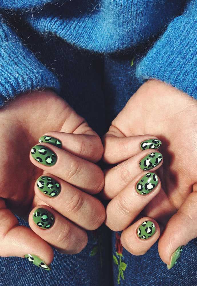 Unhas de oncinha verdes. Diferente e criativo!