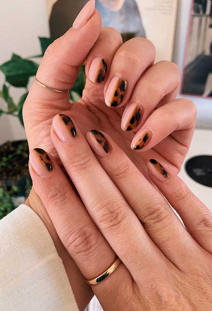 As unhas de oncinha também sabem ser elegantes