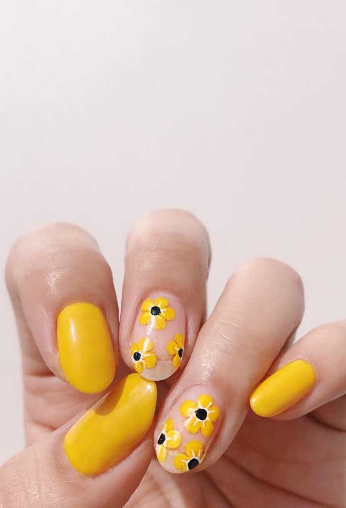 E se além das flores, o esmalte também for amarelo?