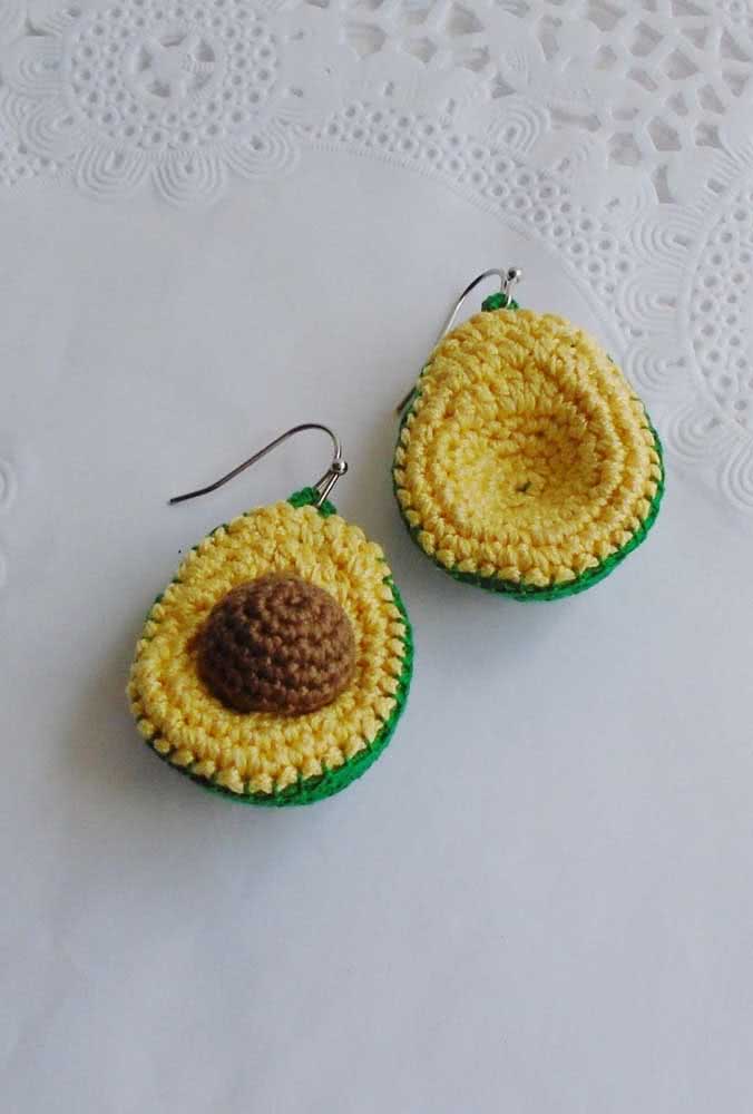 Que tal agora se inspirar em abacates para criar o brinco de crochê?