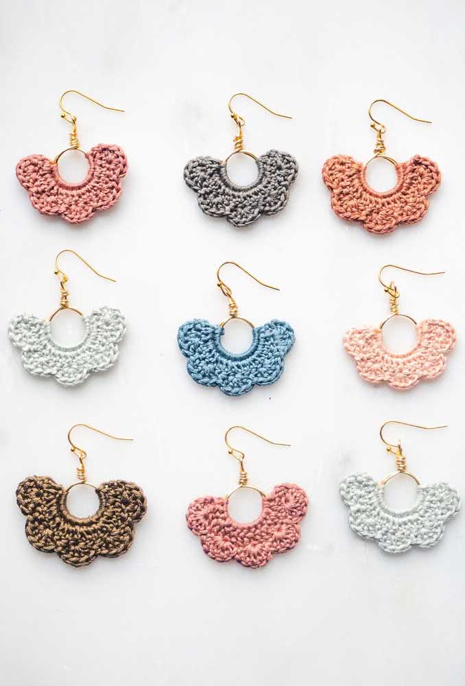 Brincos de crochê de todas as cores para você variar com os seus looks