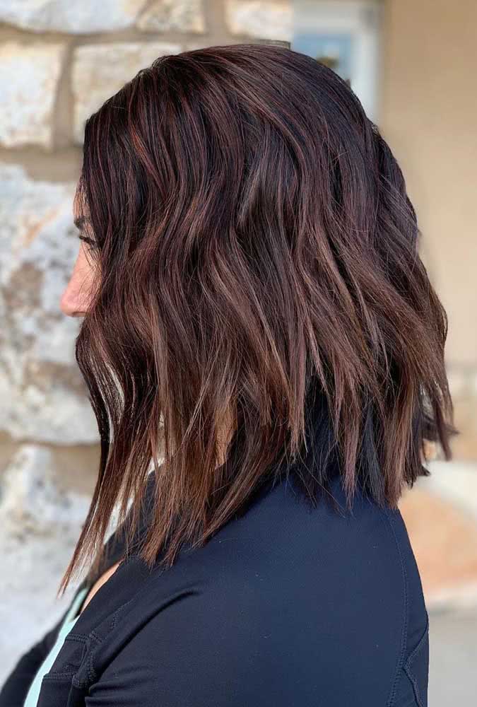 Que tal combinar o long bob com um corte em camadas?