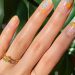 Unhas decoradas com flores