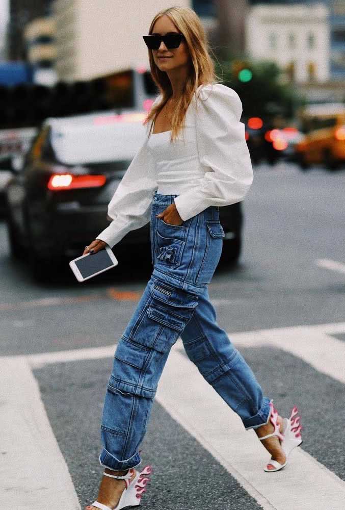 Bolsos para um look jeans streetwear