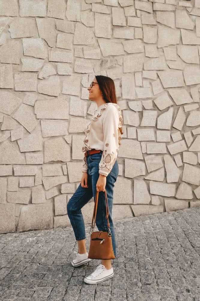 Elegante de jeans e tênis sim senhora!