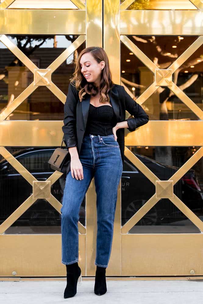 Look com calça jeans para balada precisa de salto alto e uma regata sexy