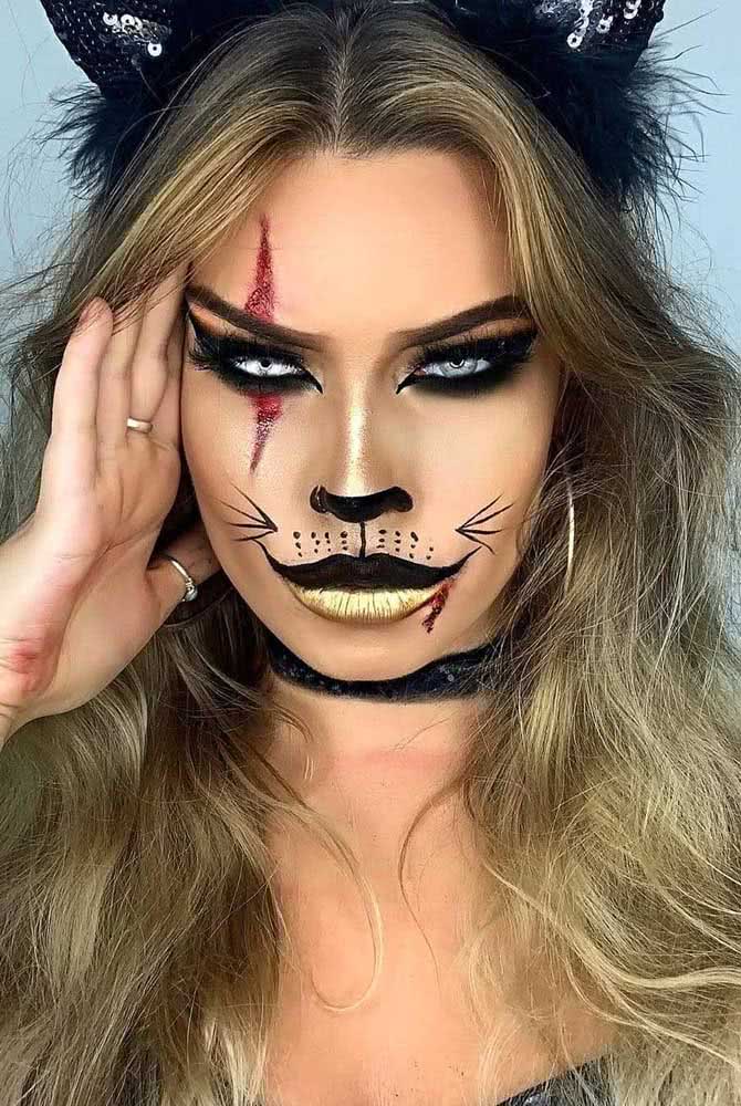 Gatinha arranhada!