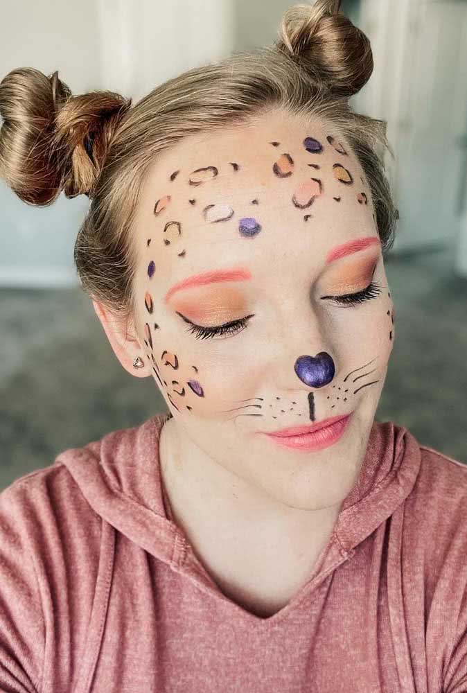 Maquiagem de gatinha colorida e divertida. Perfeita para o carnaval