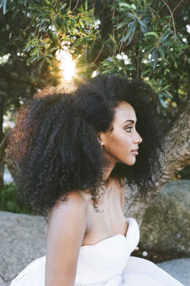 Diga adeus a progressiva e dê as boas vindas a todo o volume maravilhoso do seu cabelo afro 