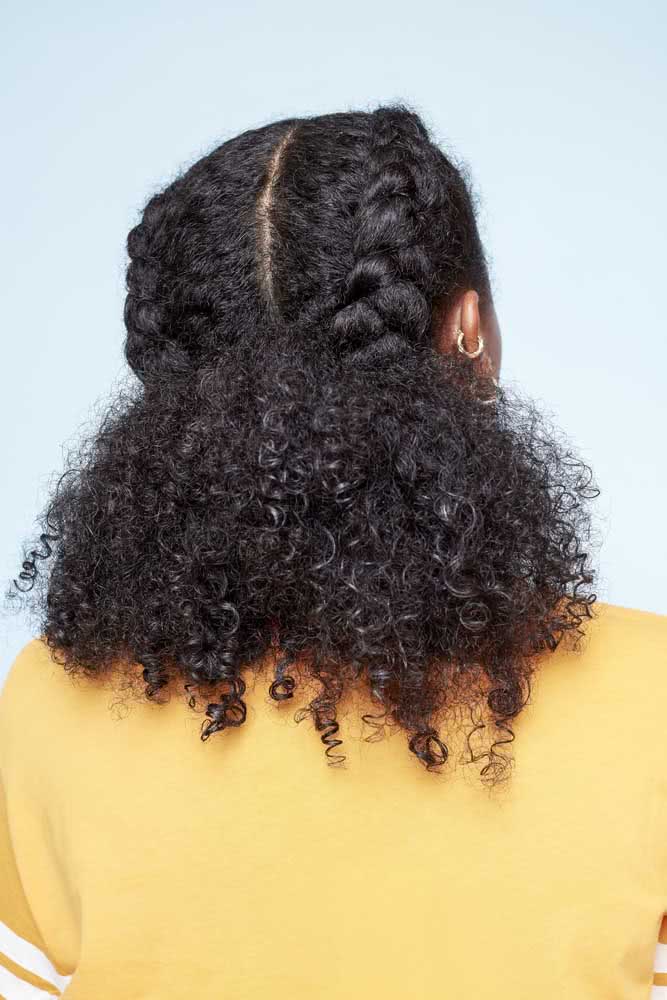 Trança boxeadora para o cabelo afro: só até a metade, o restante fica solto