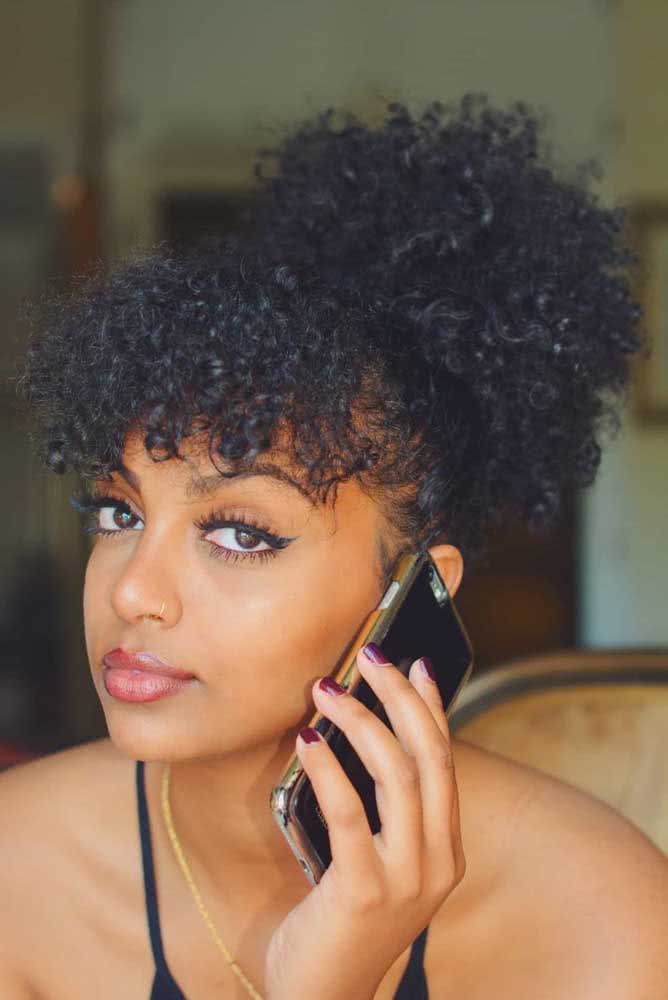 Penteado afro puff: o preferido de quem está passando pela transição capilar