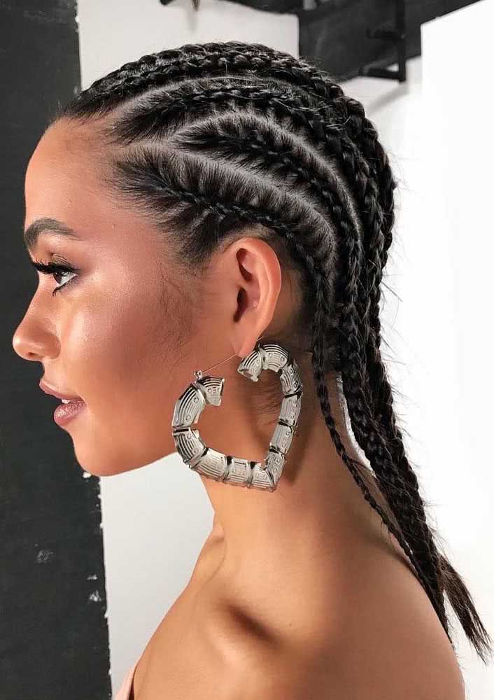 Penteado para cabelo curto crespo: as clássicas trancinhas