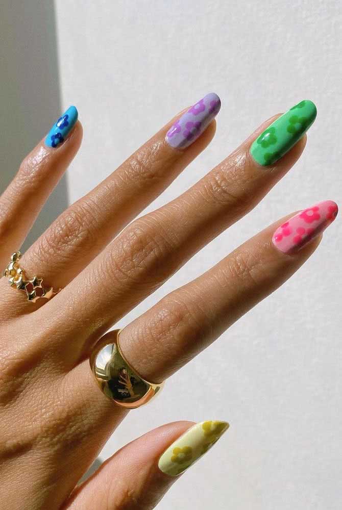 Unhas neon decoradas com florzinhas