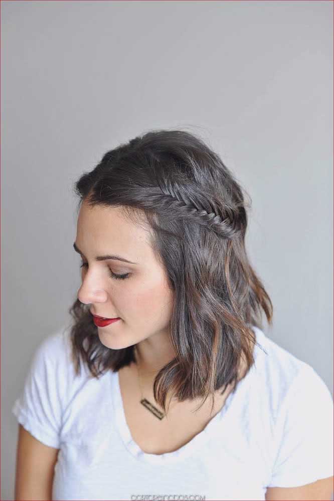 Simples e super elegante, esse penteado prova que tranças são possíveis em cabelos curtos